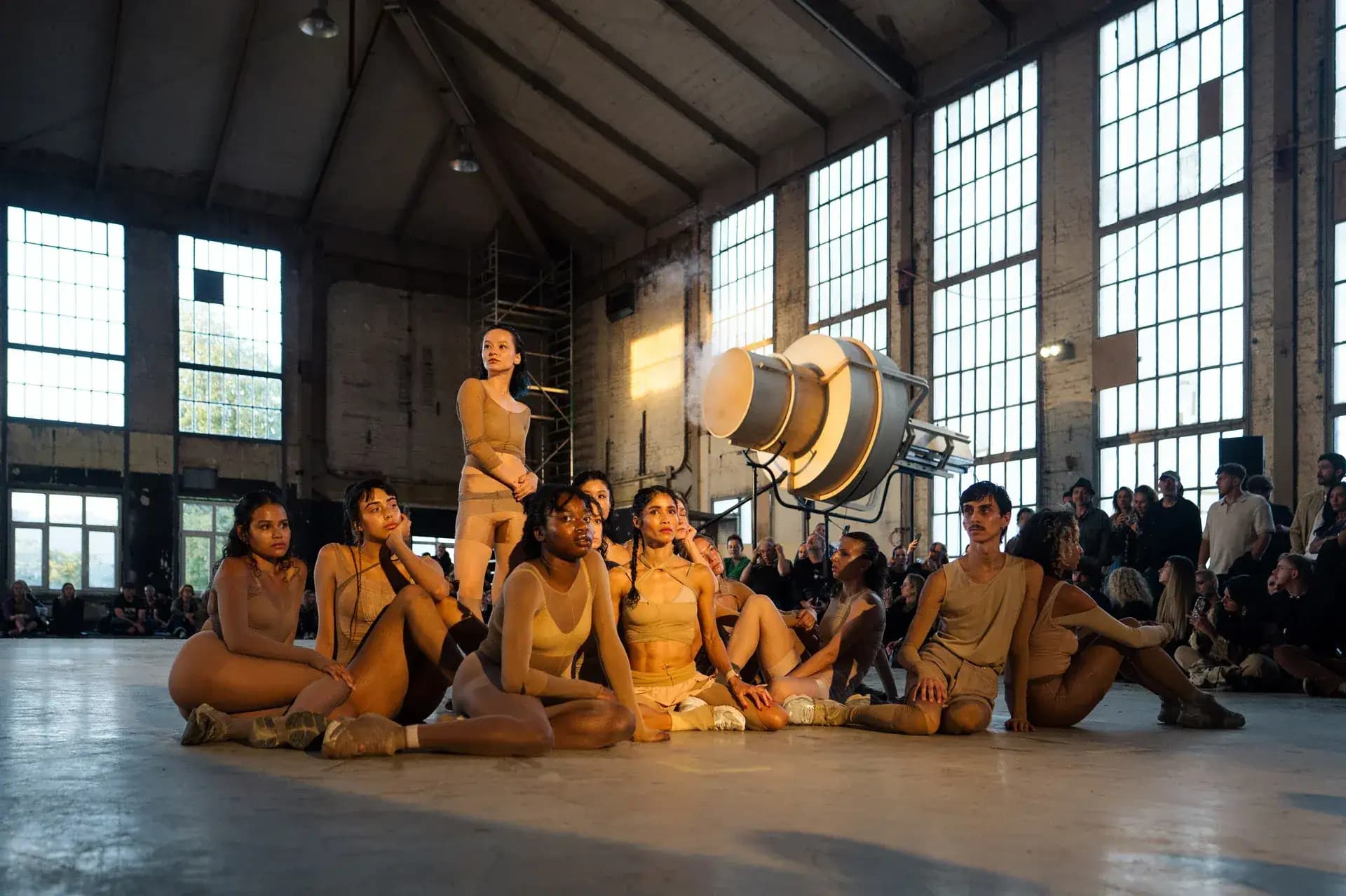 Tanzperformance Berlin – Eventfotografie Dunst