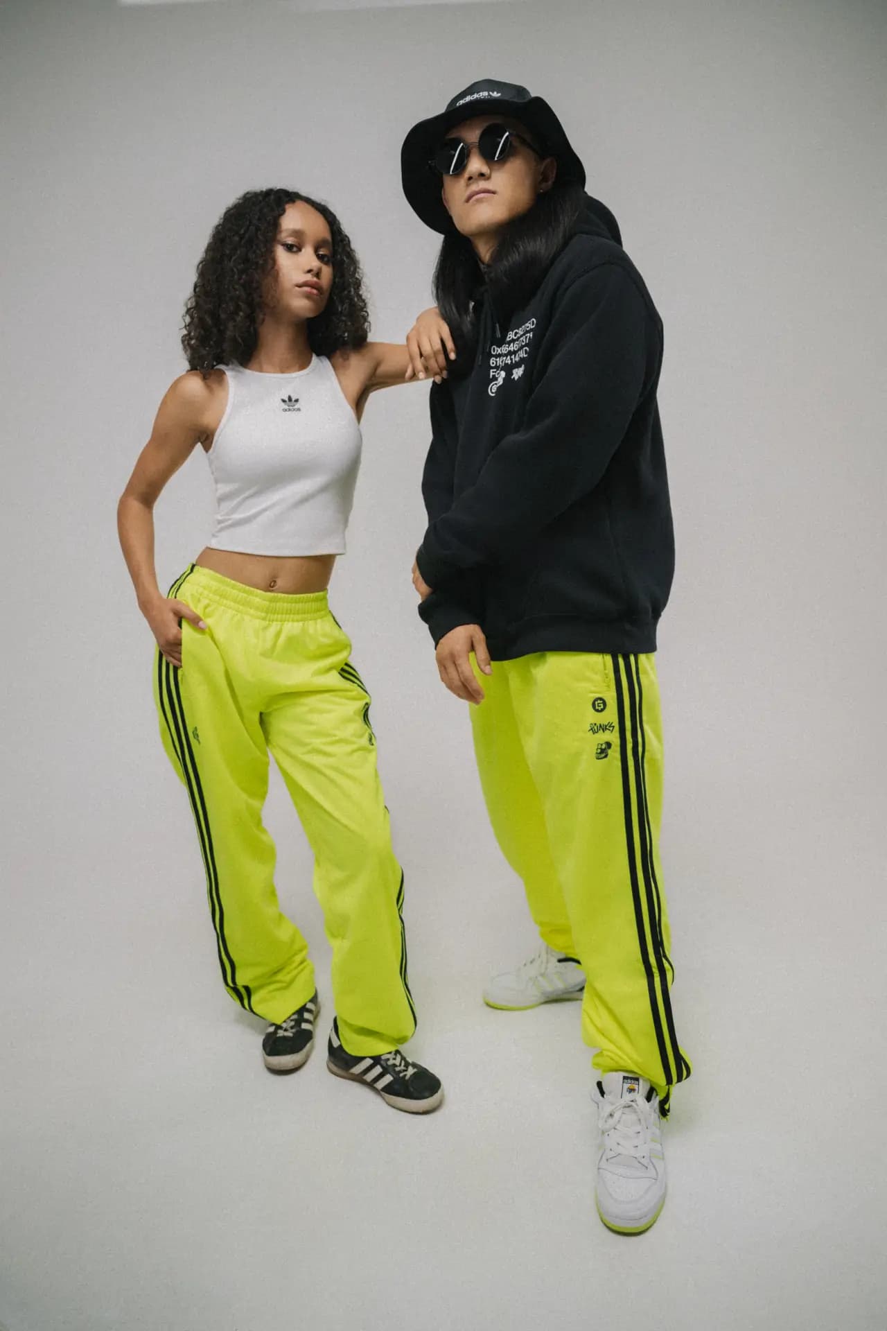 Adidas x Bored Ape Yacht Club Tracksuit Kampagne Schlussszene im Studio von Carsten Beier