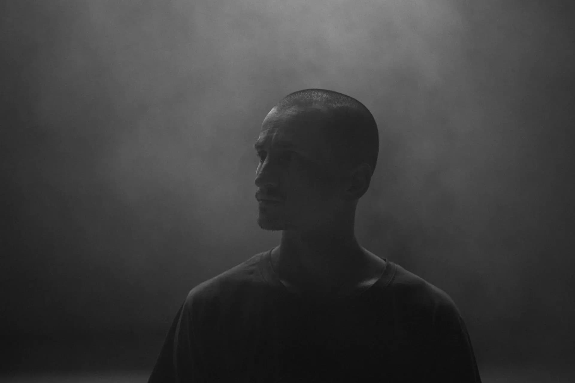 Alexander Miller Solo-Performance Layover im Europäischen Zentrum der Künste Hellerau von Carsten Beier