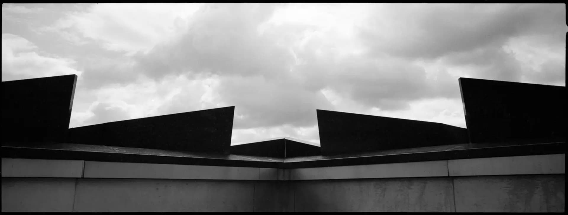 Berlinlines – Skateboard-Session, Hasselblad XPan Panoramaformat von Carsten Beier