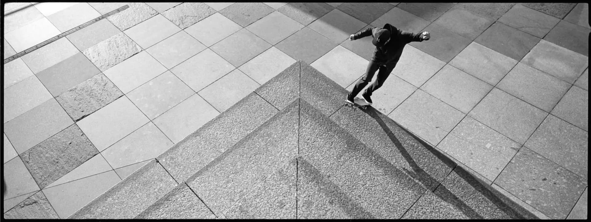 Berlinlines – Skateboarding im urbanen Raum, analoge Fotografie von Carsten Beier