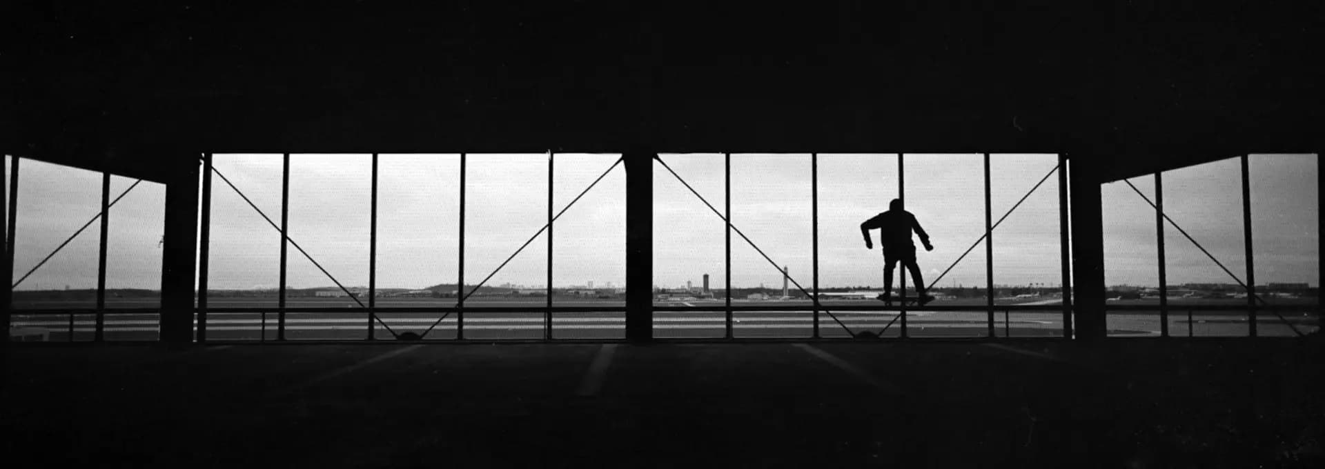 Berlinlines – Skateboarding und Stadt, Kodak Tri-X 400 Analogfotografie von Carsten Beier