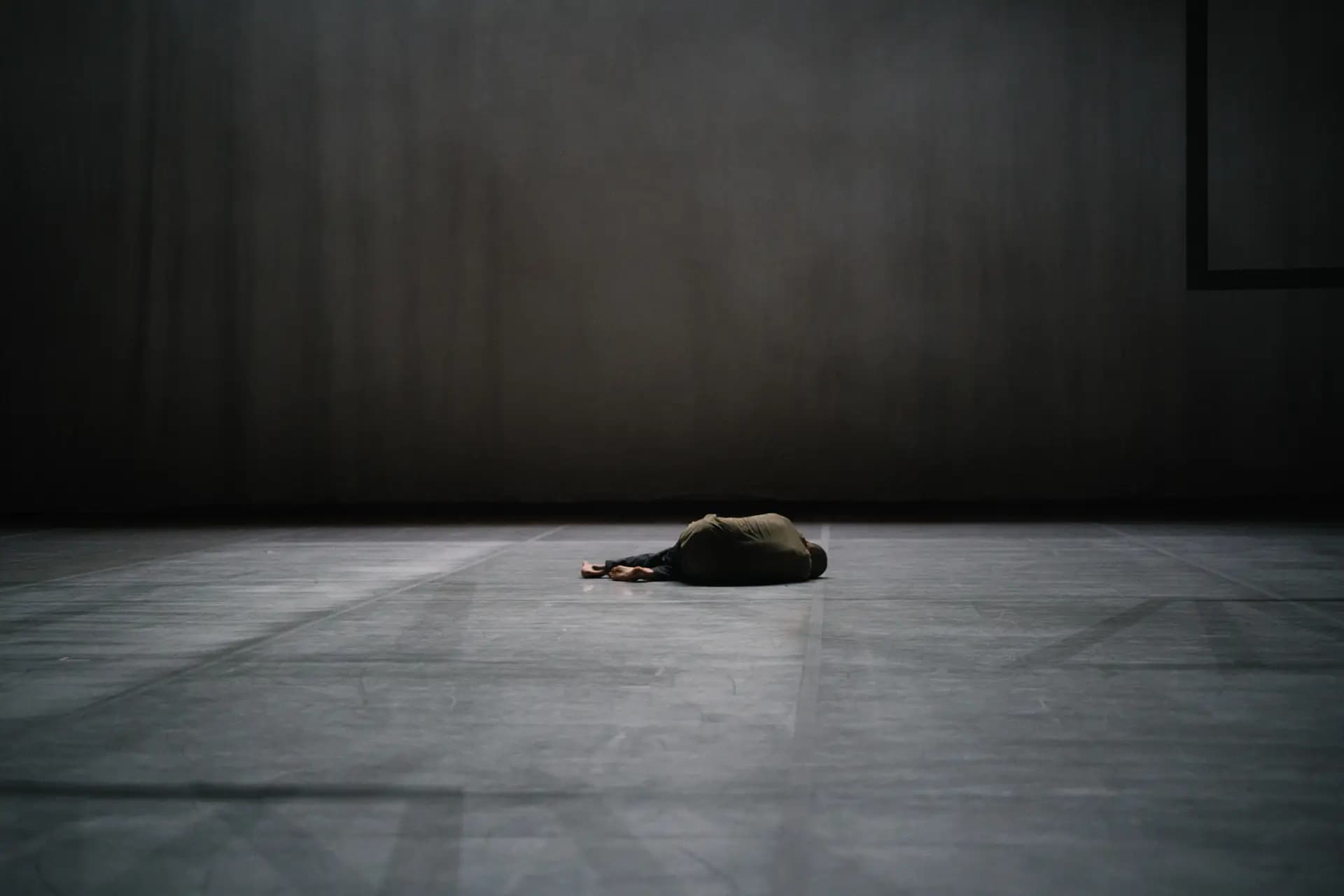 Bühnenfotografie Layover Masterarbeit Alexander Miller Palucca Hochschule, Fotograf Carsten Beier