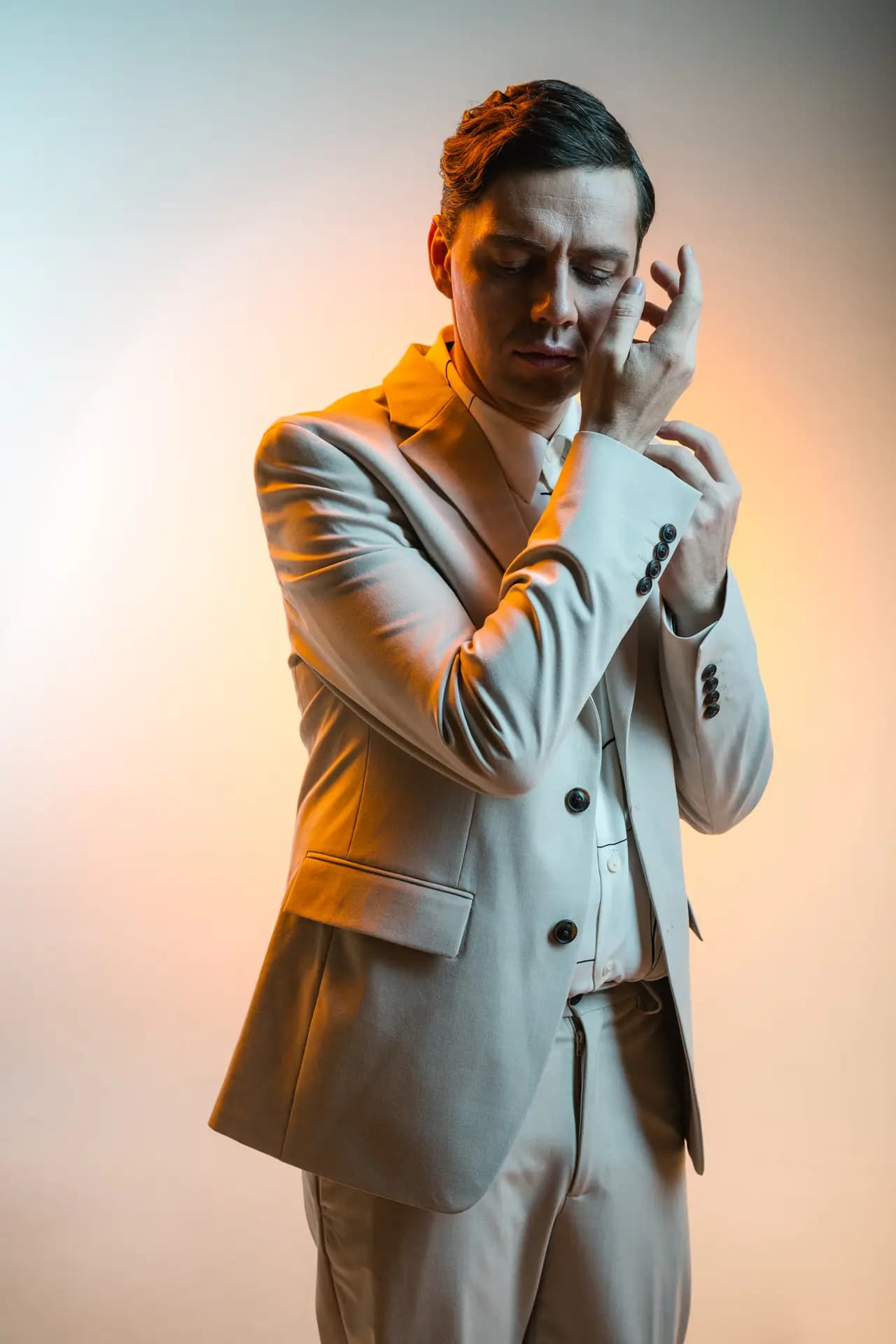 Christian Friedel im kreativen Styling für das Dorian Projekt in Dresden von Carsten Beier