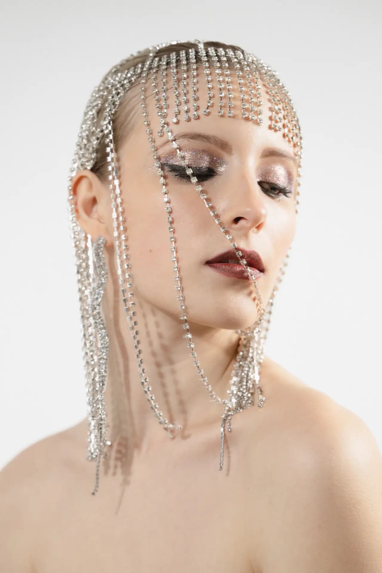 Detailaufnahme Glitter-Make-Up von Model Nikol Zayka in Dresden, fotografiert von Carsten Beier