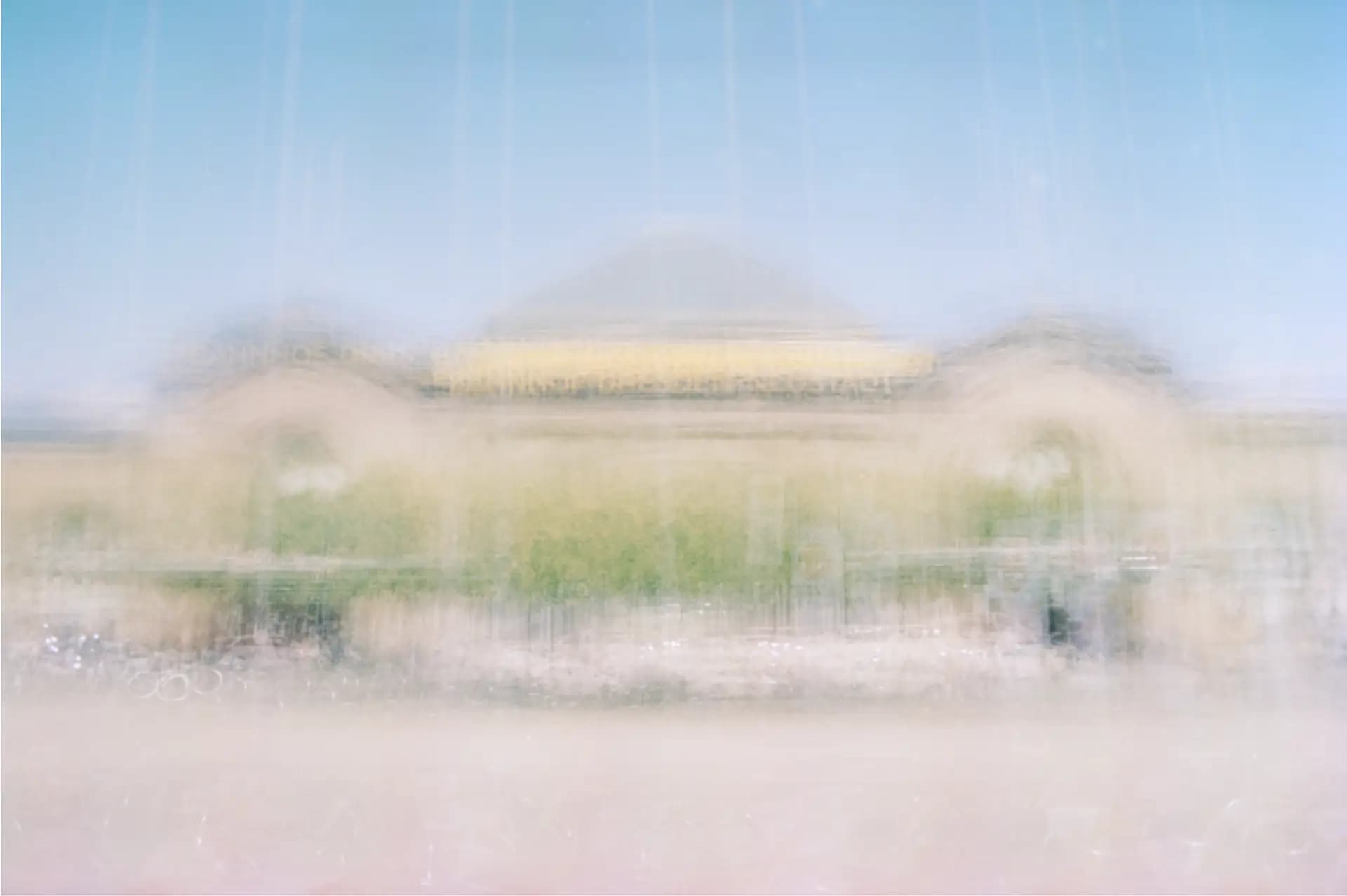 Essenz – Neustädter Bahnhof Dresden, analoge Mehrfachbelichtung auf Kodak Ektar 100 von Carsten Beier