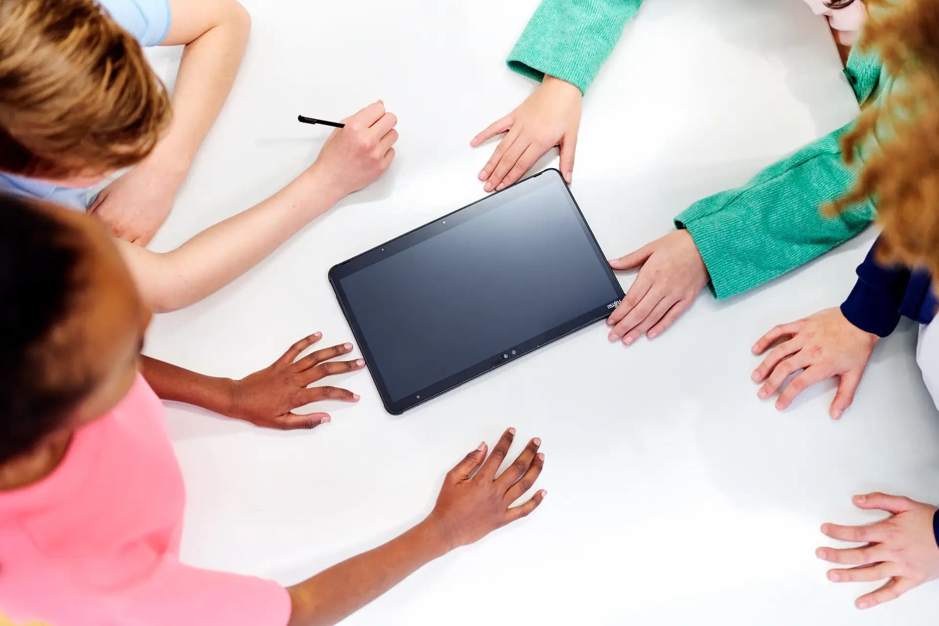 Gruppenaufnahme von Lehrkräften für Teachers for Tomorrow in Berlin – Kampagnenfotografie Carsten Beier