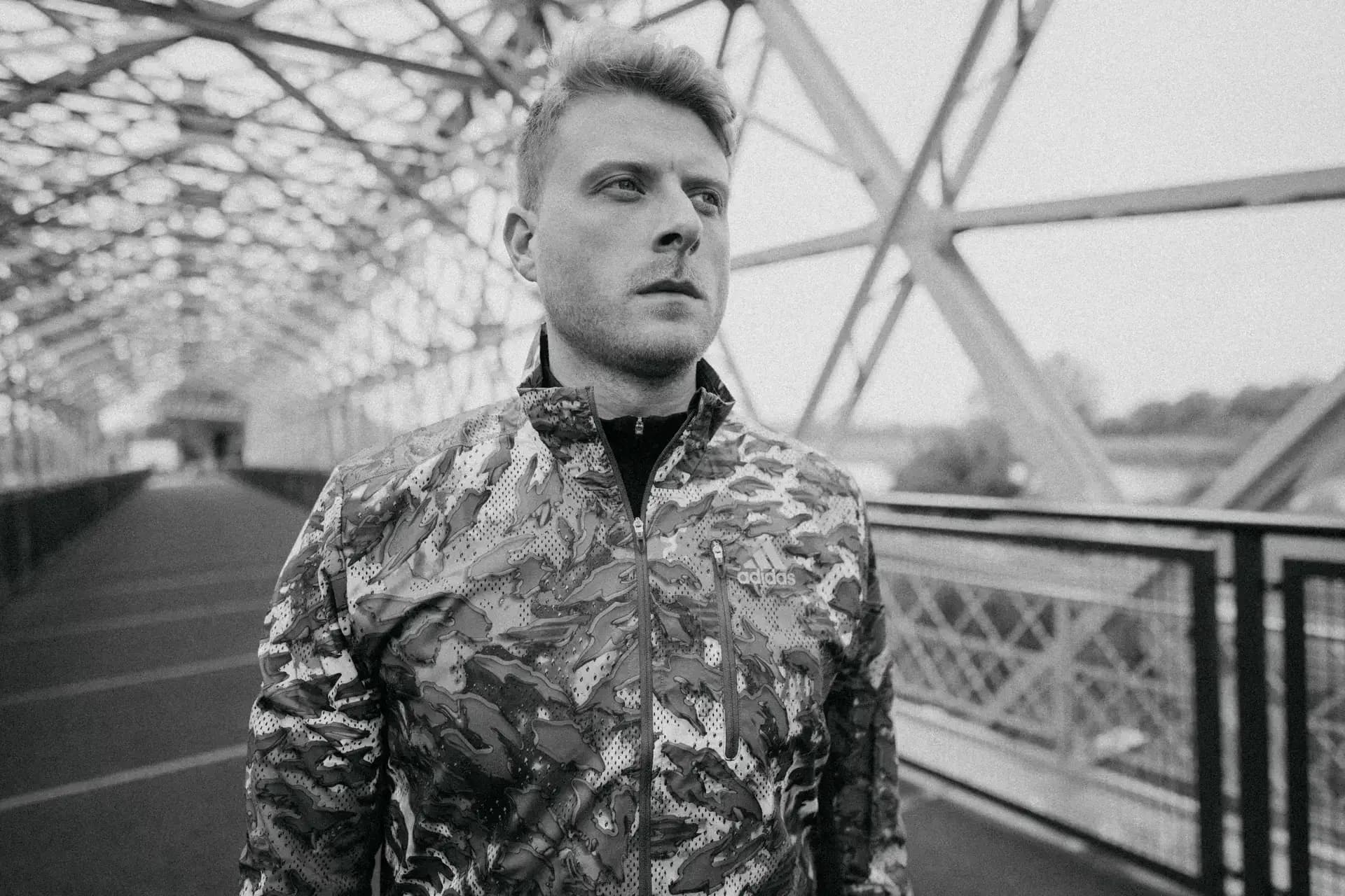 Jan Lau in Adidas Laufbekleidung beim Training in Dresden, Sportfotografie von Carsten Beier