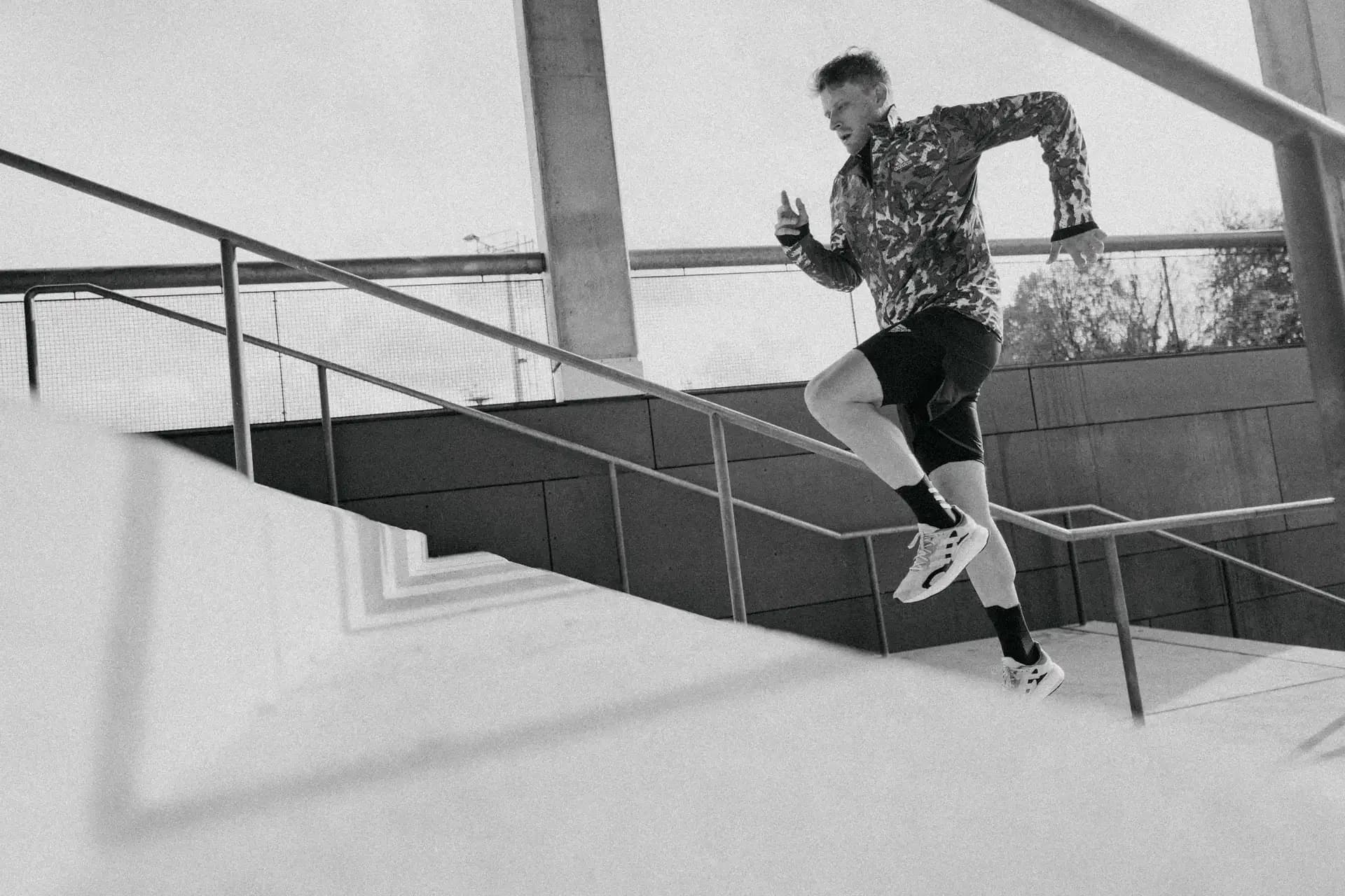 Jan Lau beim Wintertraining in Dresden – Sportfotografie für Adidas x Kellersports von Carsten Beier