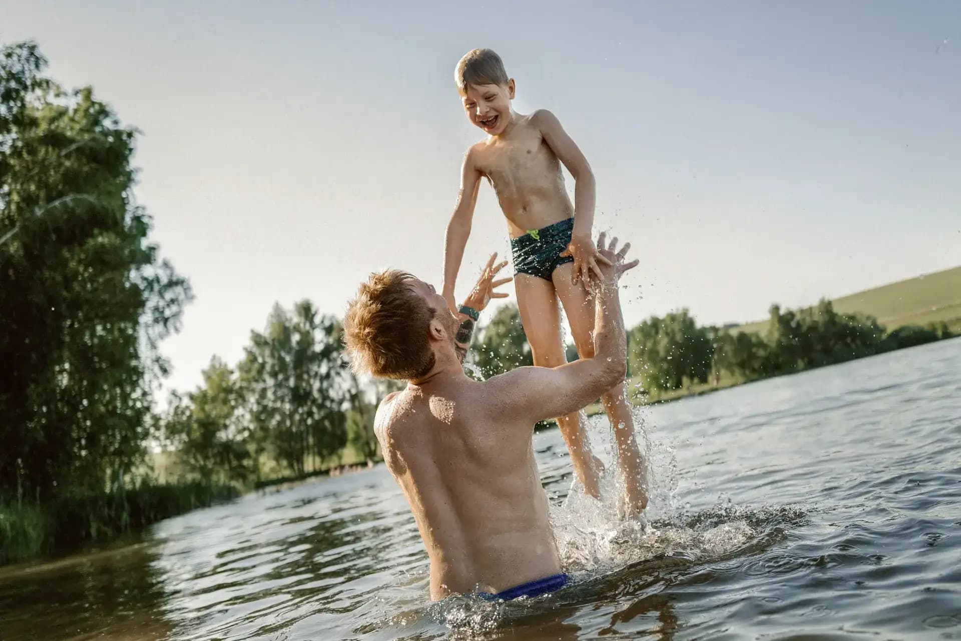 Kinder entdecken die Tierwelt in Sachsen – TMGS Familien-Werbefotografie von Carsten Beier