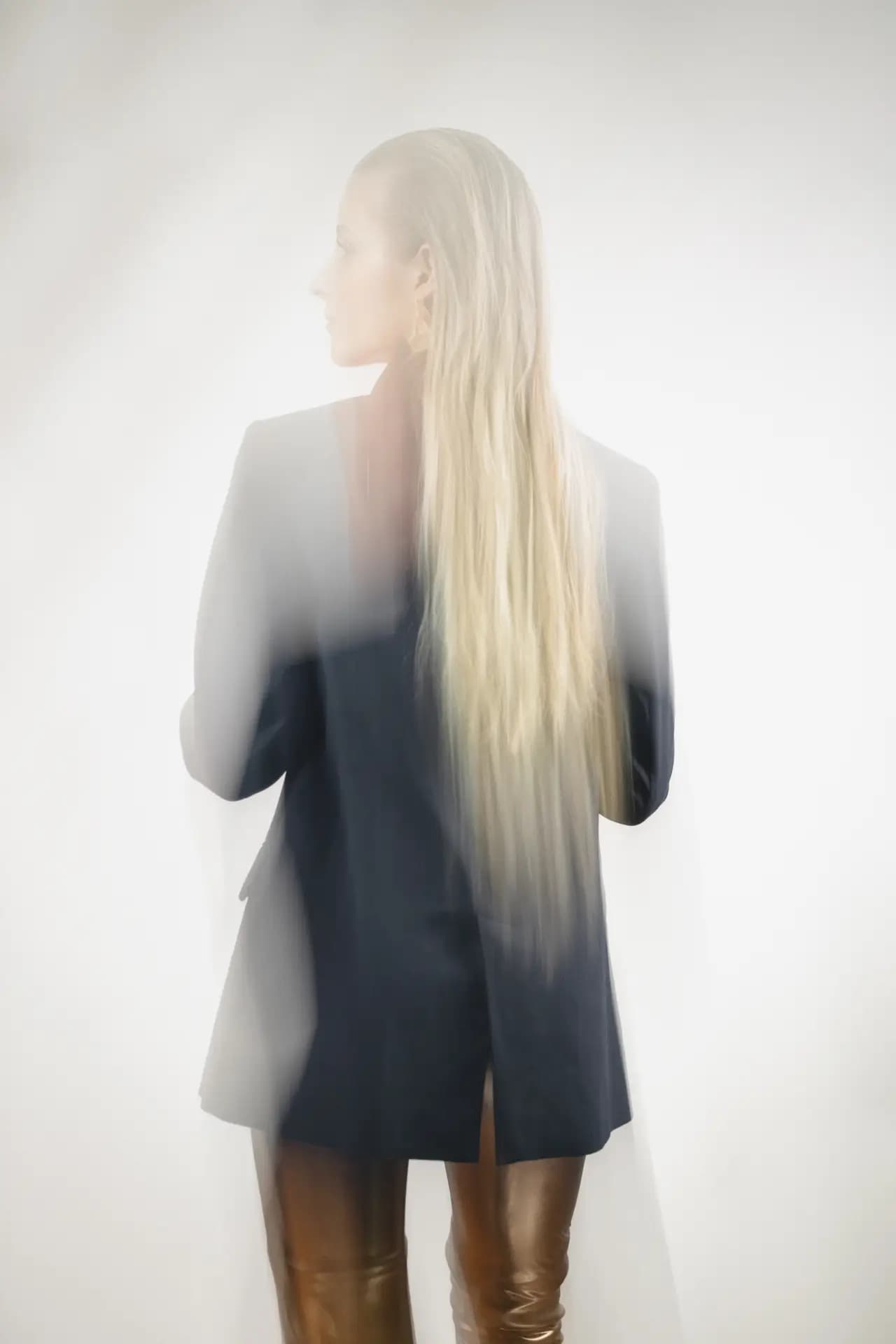 Kreatives Beauty-Portrait von Nikol Zayka im Studio Dresden – Portraitfotografie Carsten Beier