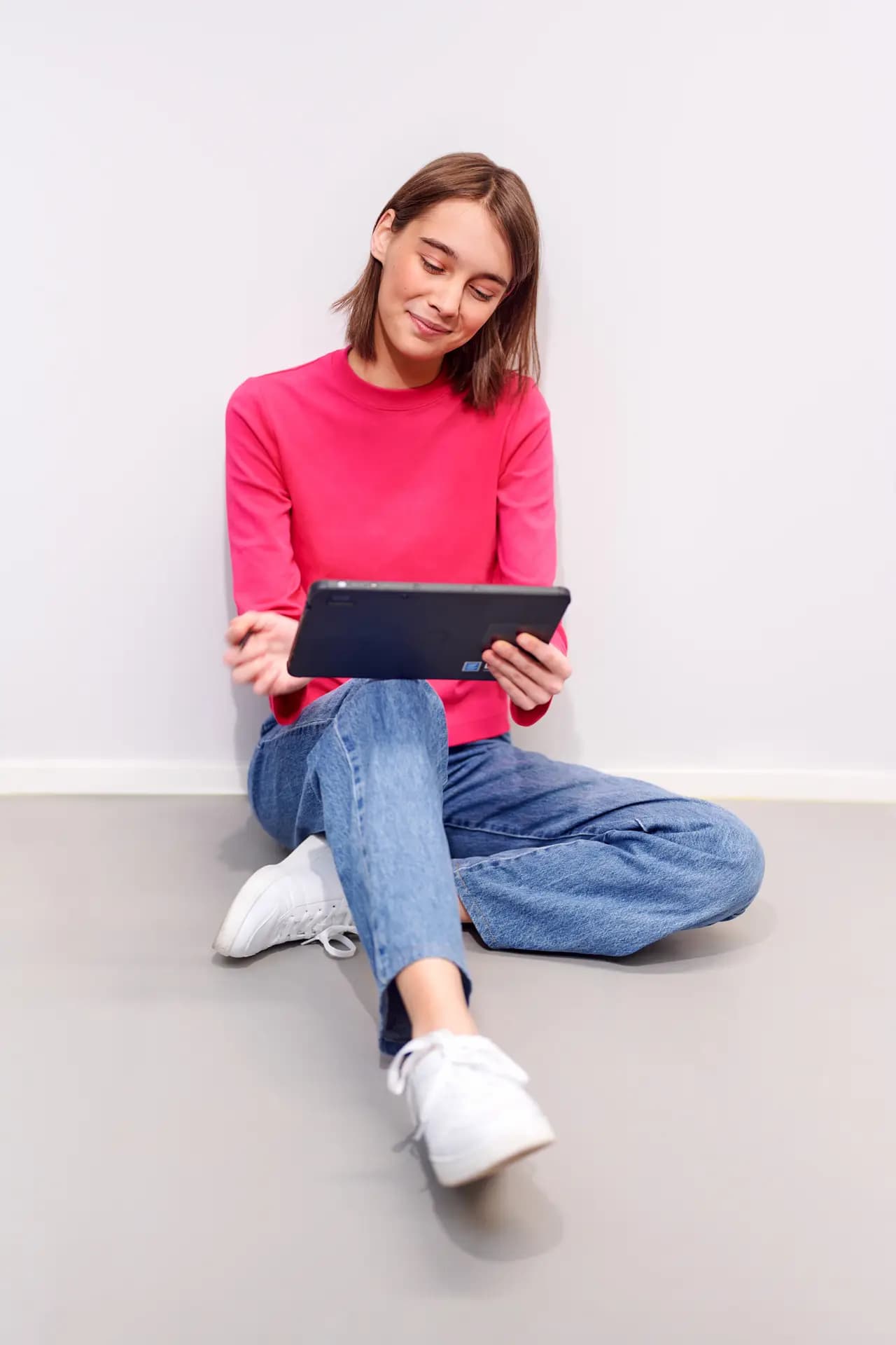Lehrer bei der Arbeit mit Fujitsu-Technologie in Berlin – Werbefotografie von Carsten Beier