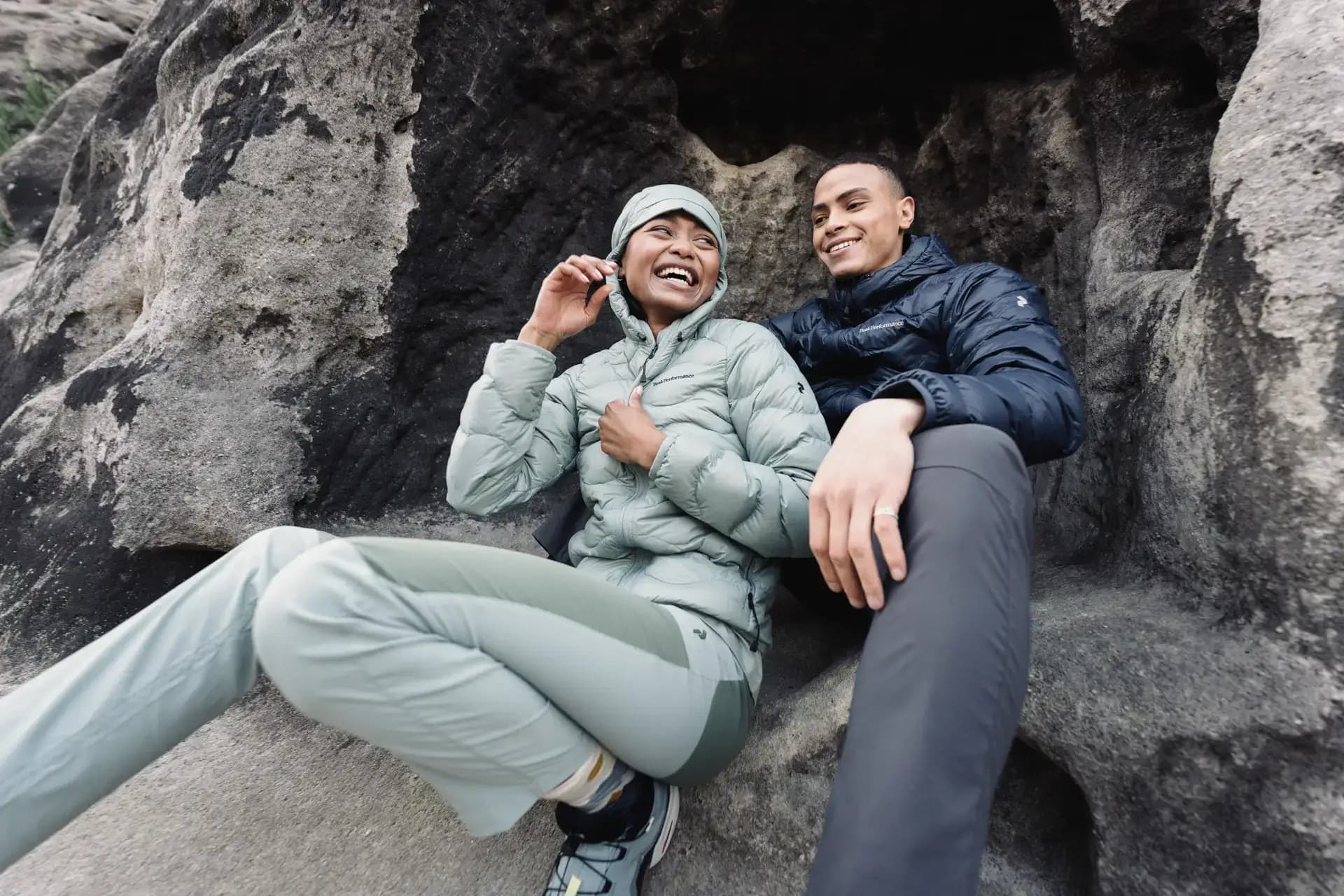 Models Julia Nchamadi und Daniel Basset in Peak Performance Outdoor-Kleidung im Elbsandsteingebirge von Carsten Beier