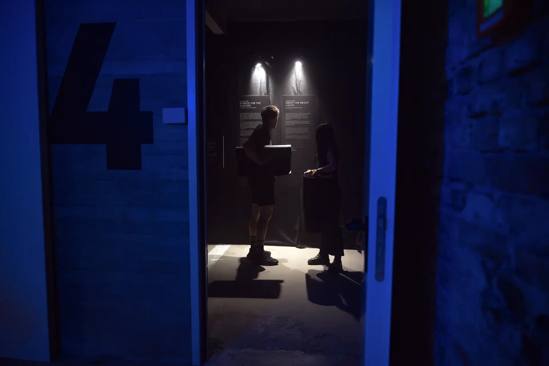 Naturphänomen-Simulation mit Nebel in den Darkrooms Berlin – Fotografie von Carsten Beier