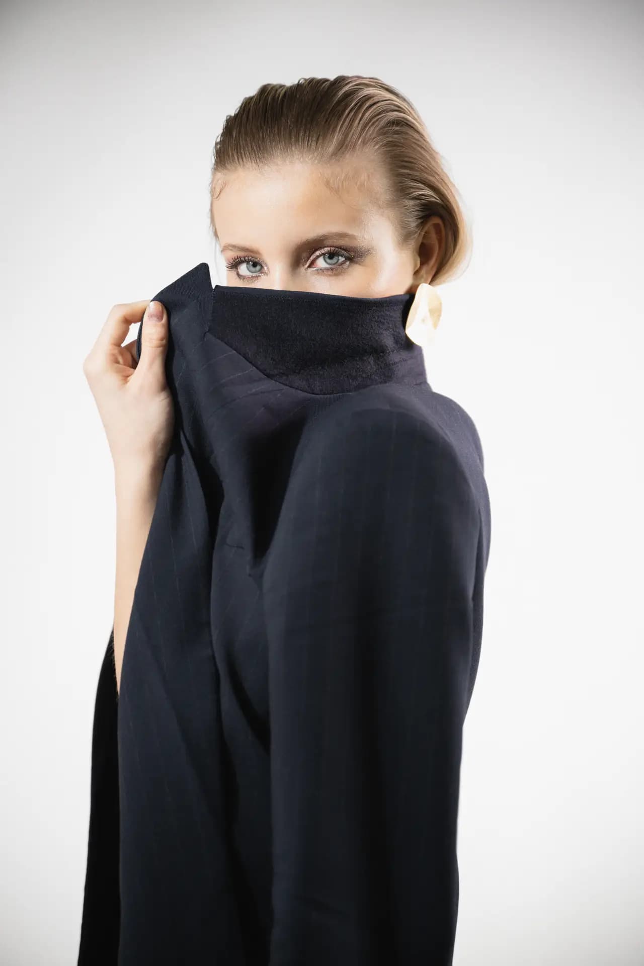 Nikol Zayka Beauty Portrait im Studio Dresden – Glitter Styling Portraitfotografie von Carsten Beier