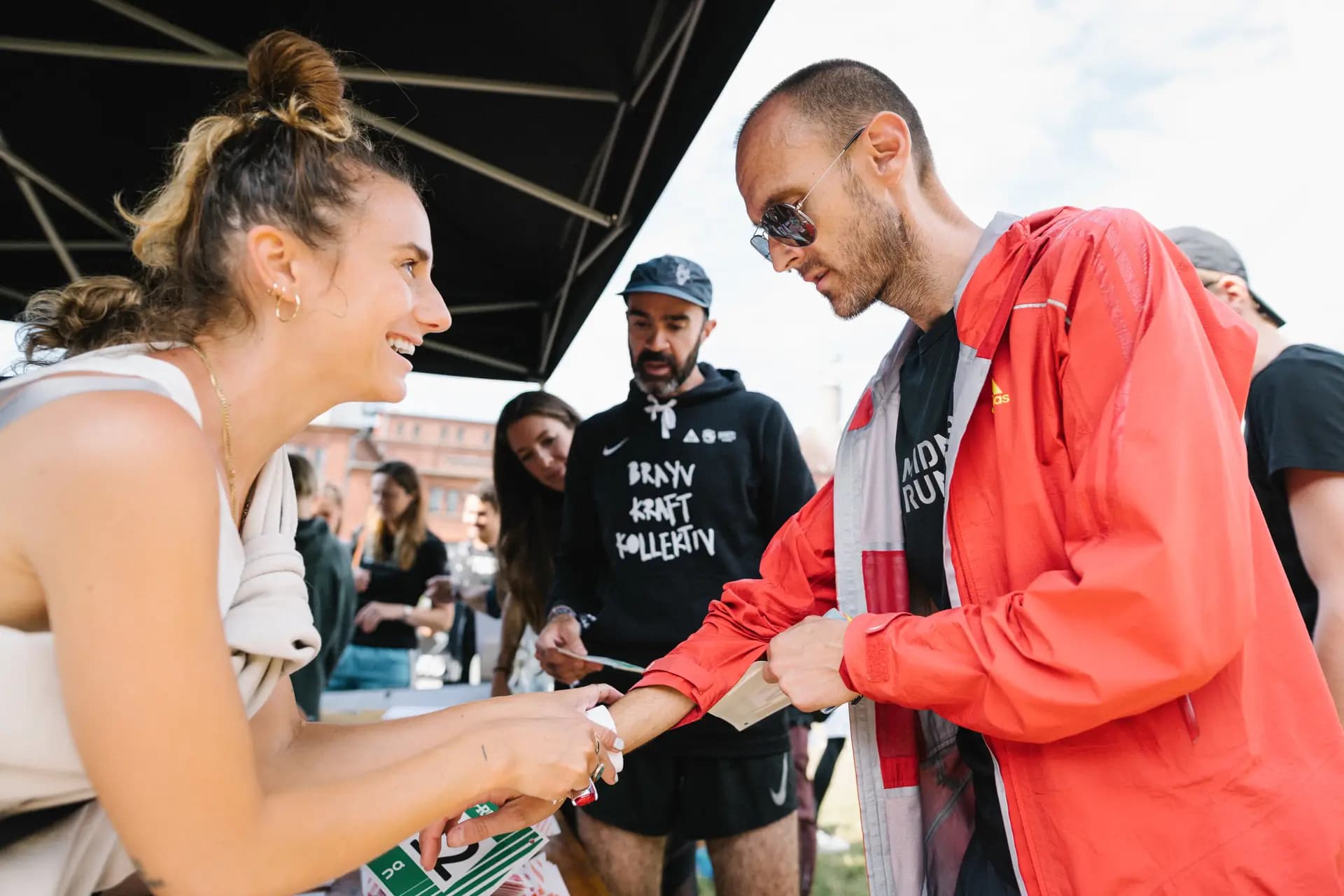 ON Running Tug-O-Run Berlin – Startschuss des Laufevents, Sportfotografie von Carsten Beier