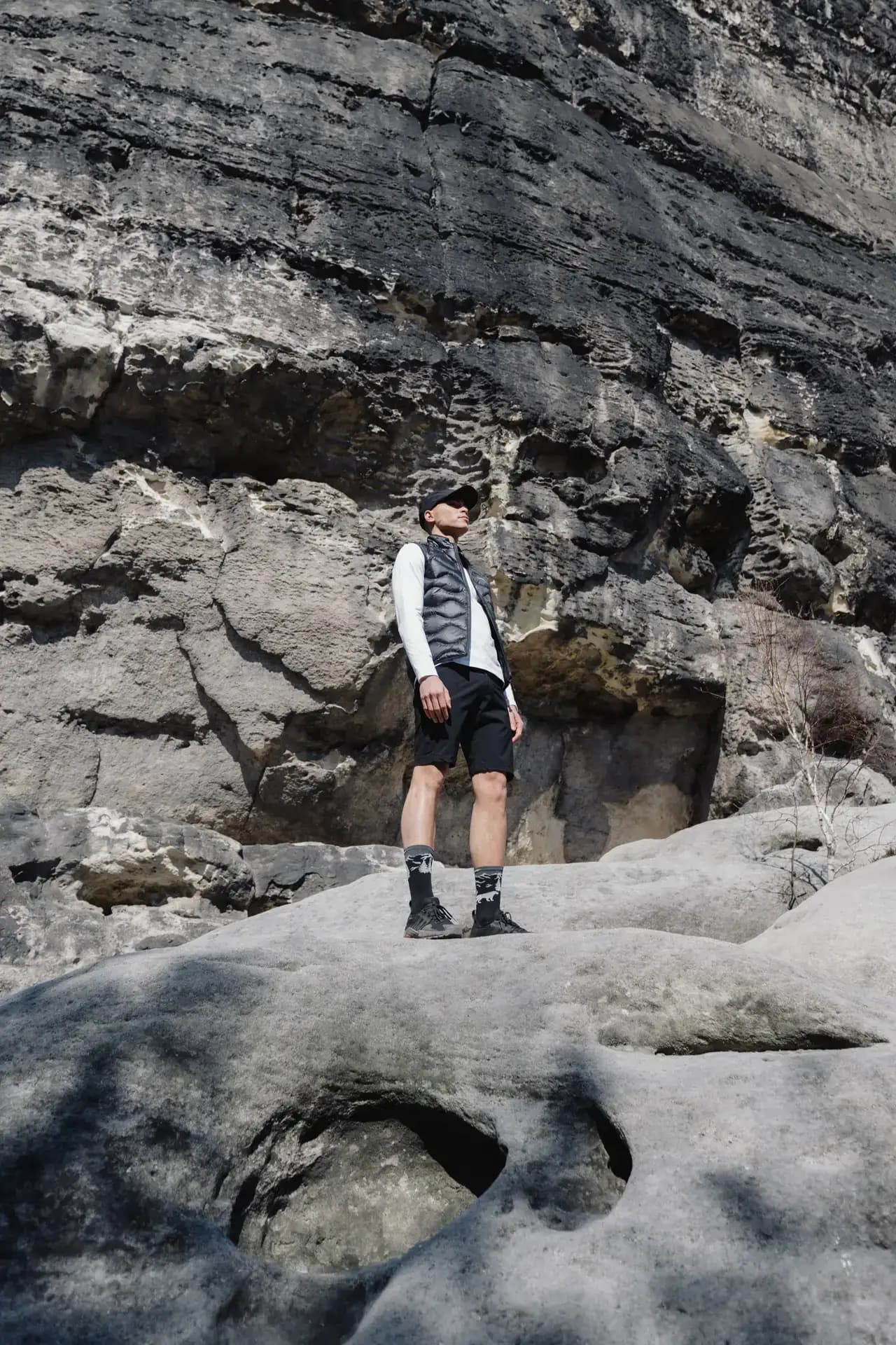 Peak Performance Kampagne – Detailaufnahme Outdoor-Bekleidung in der Sächsischen Schweiz von Carsten Beier