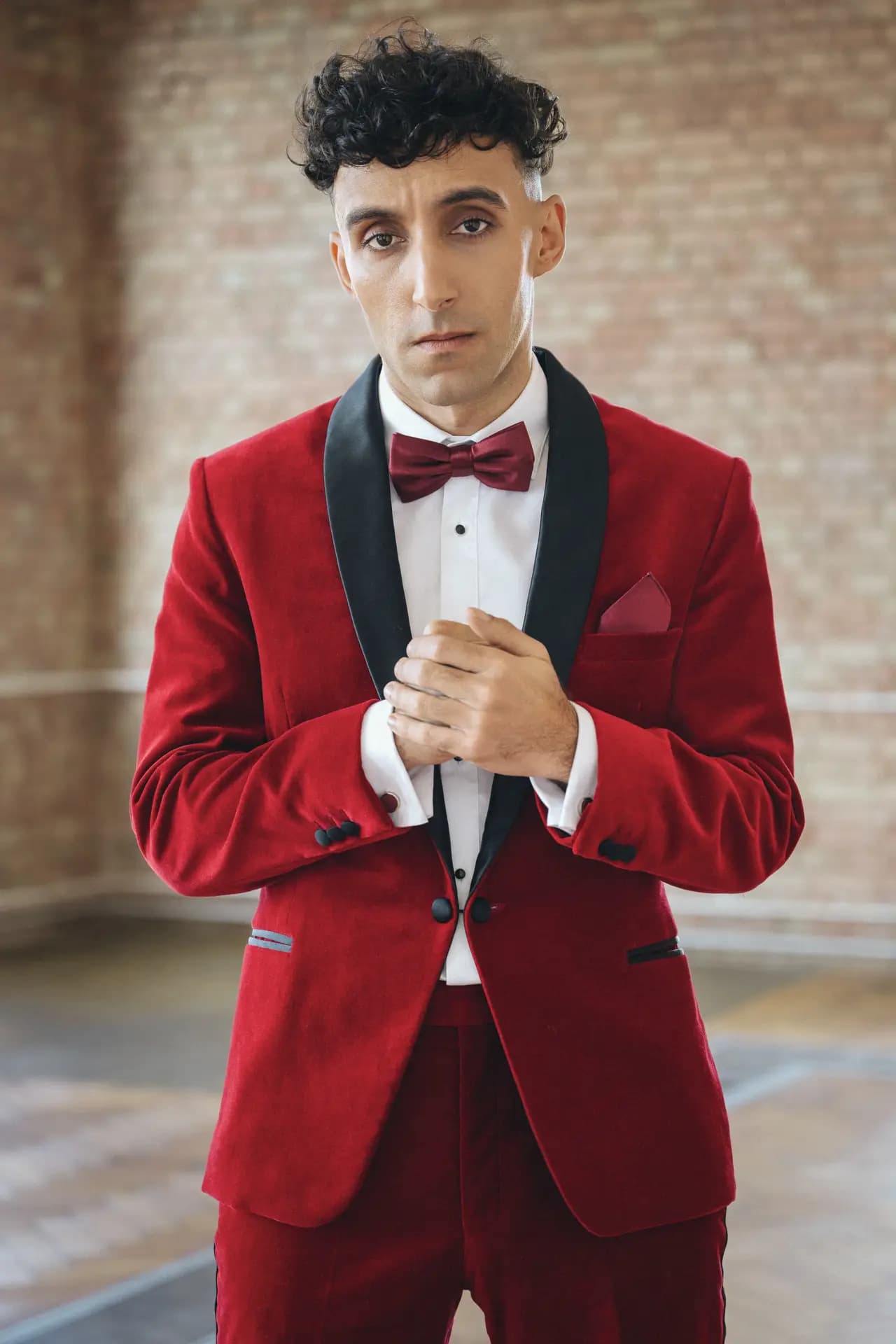 Schauspieler Yassin Trabelsi in dramatischer Studiobeleuchtung, fotografiert von Carsten Beier in Dresden