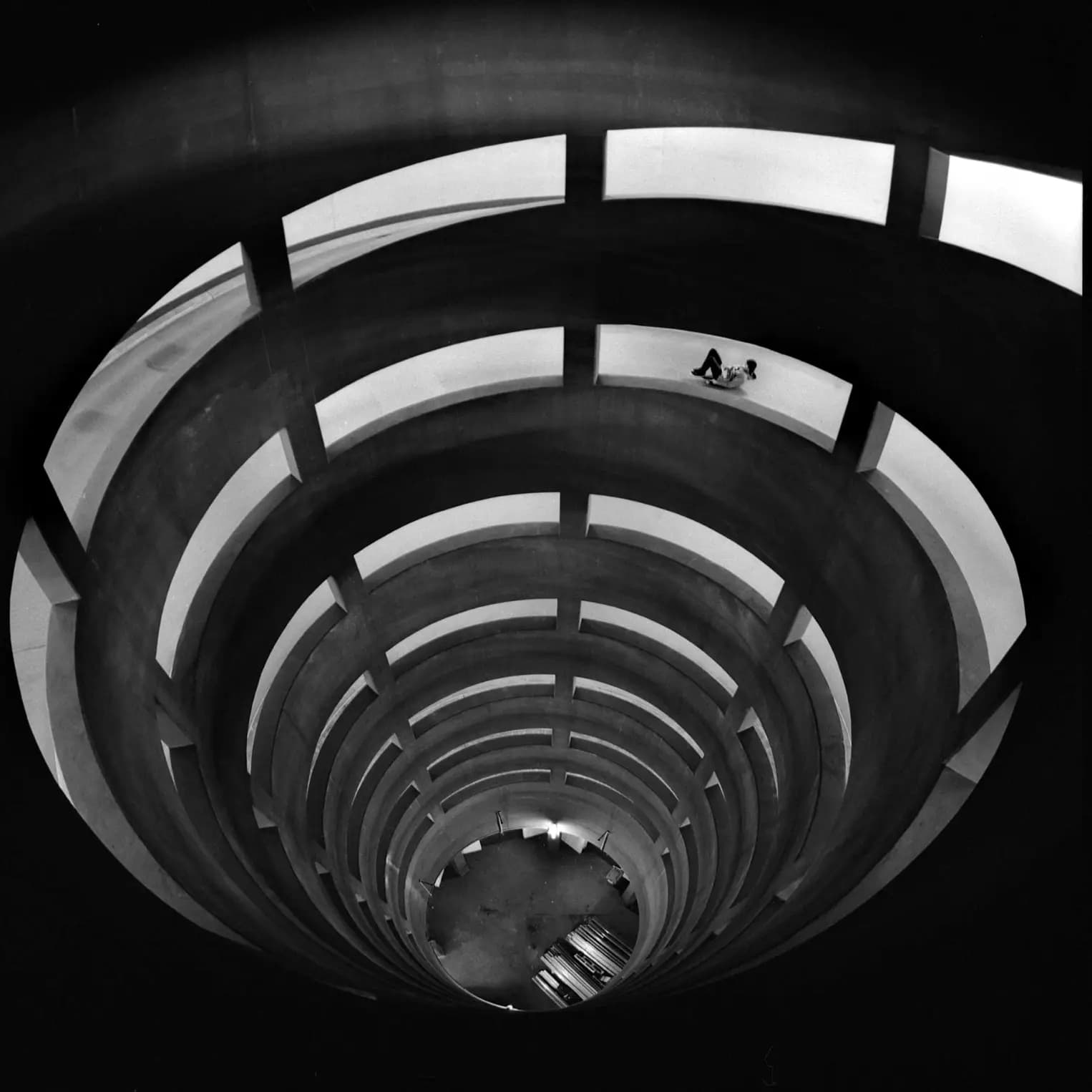 Alexander Endrullat – Snakerun Skateboarding im Skatepark, Fotografie von Carsten Beier