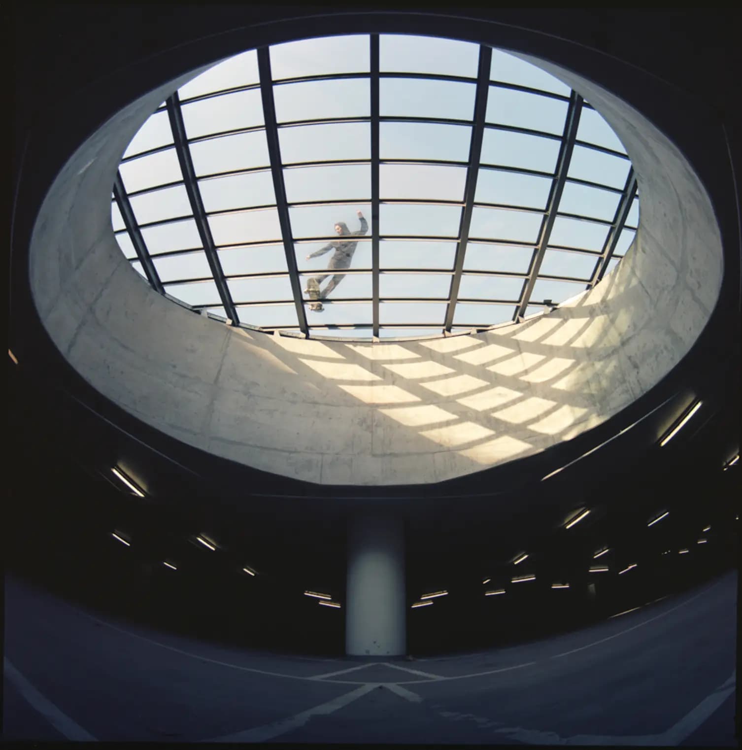 Erik Gross – Backside Powerslide in Dresden, Skatefotografie von Carsten Beier