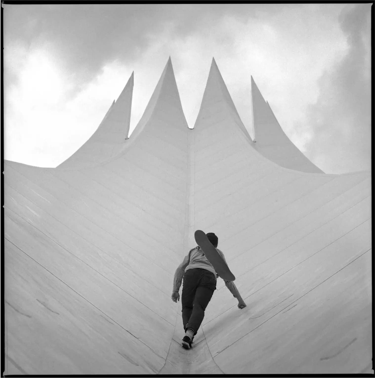 Henning Odebrecht – Skateboarding am Tempodrom Berlin, Fotografie von Carsten Beier
