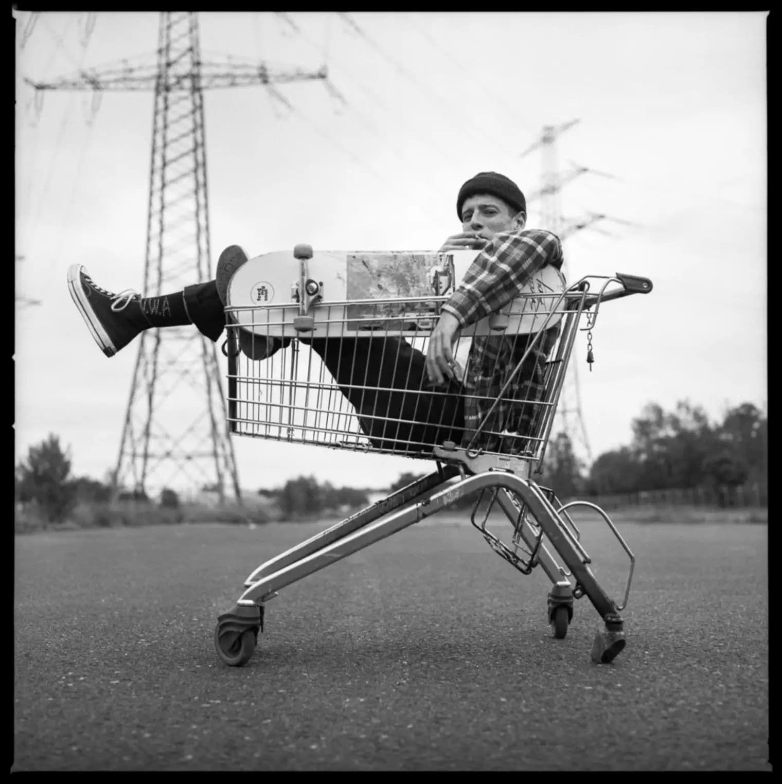 Shelterboy – Skateboarding im Einkaufswagen, kreative Sportfotografie von Carsten Beier