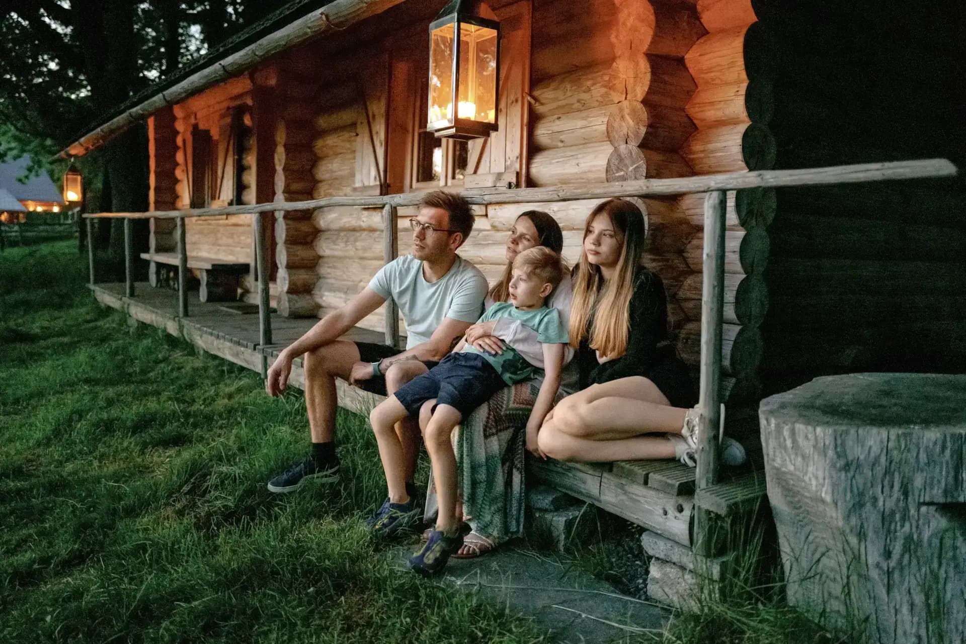 Sonnenuntergang mit Familie in der sächsischen Natur – Tourismus Fotografie von Carsten Beier
