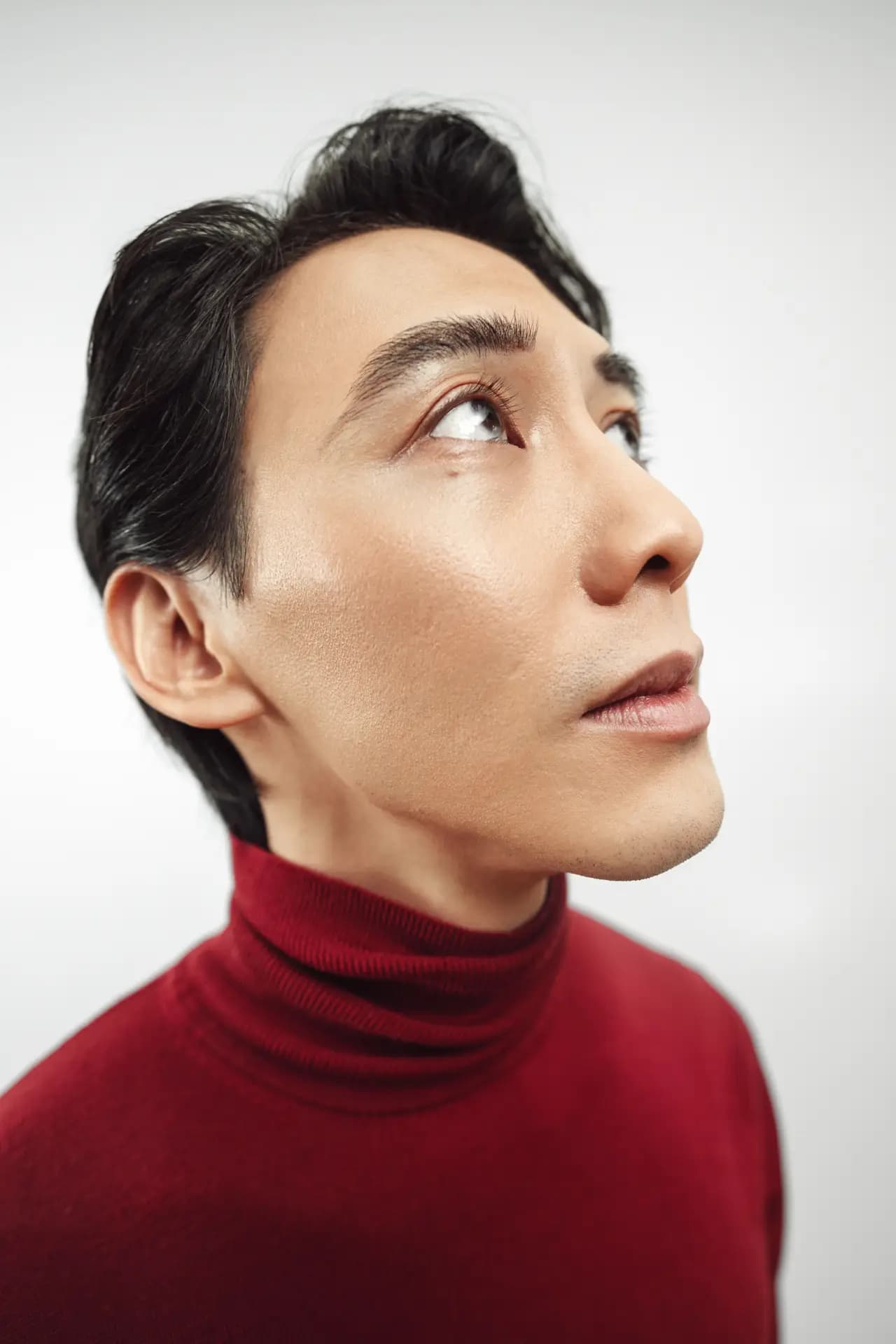 Tänzer Tuan Ly im Studioportrait in Dresden – kreative Portraitfotografie von Carsten Beier