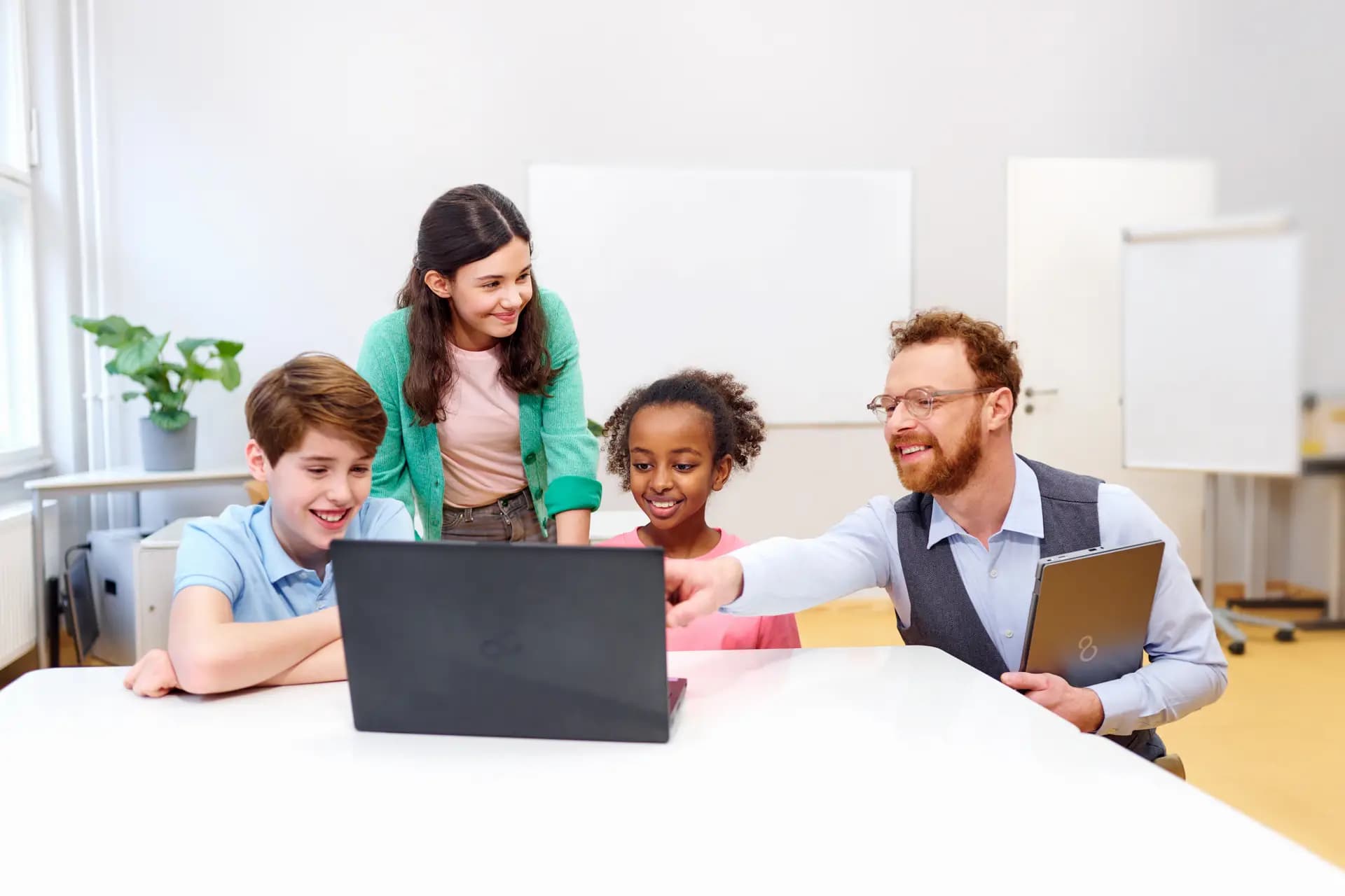 Teamszene der Fujitsu Teachers for Tomorrow Kampagne in Berlin von Fotograf Carsten Beier