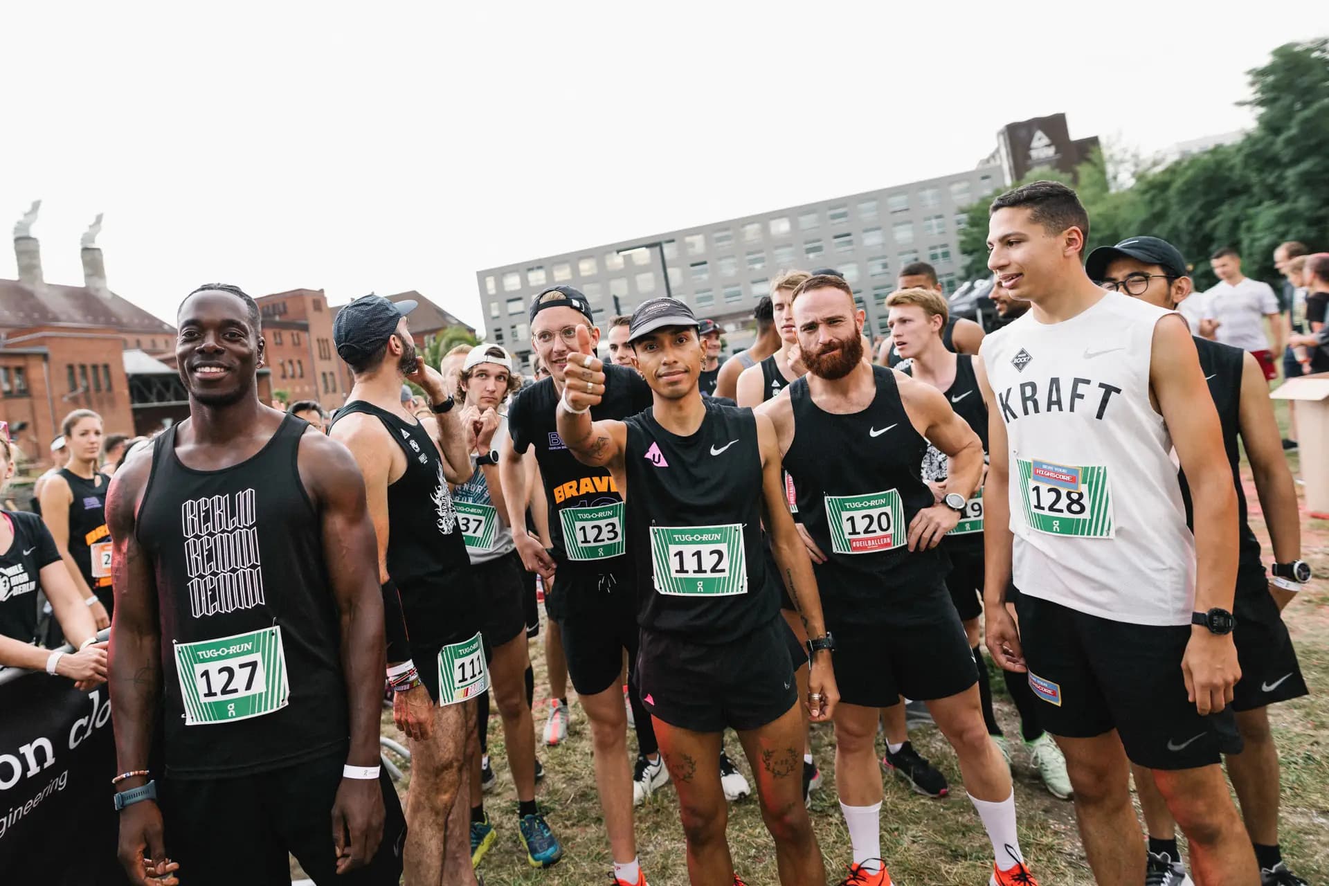 Teamwettbewerb beim ON Running Tug-O-Run Berlin – dynamische Sportfotografie von Carsten Beier