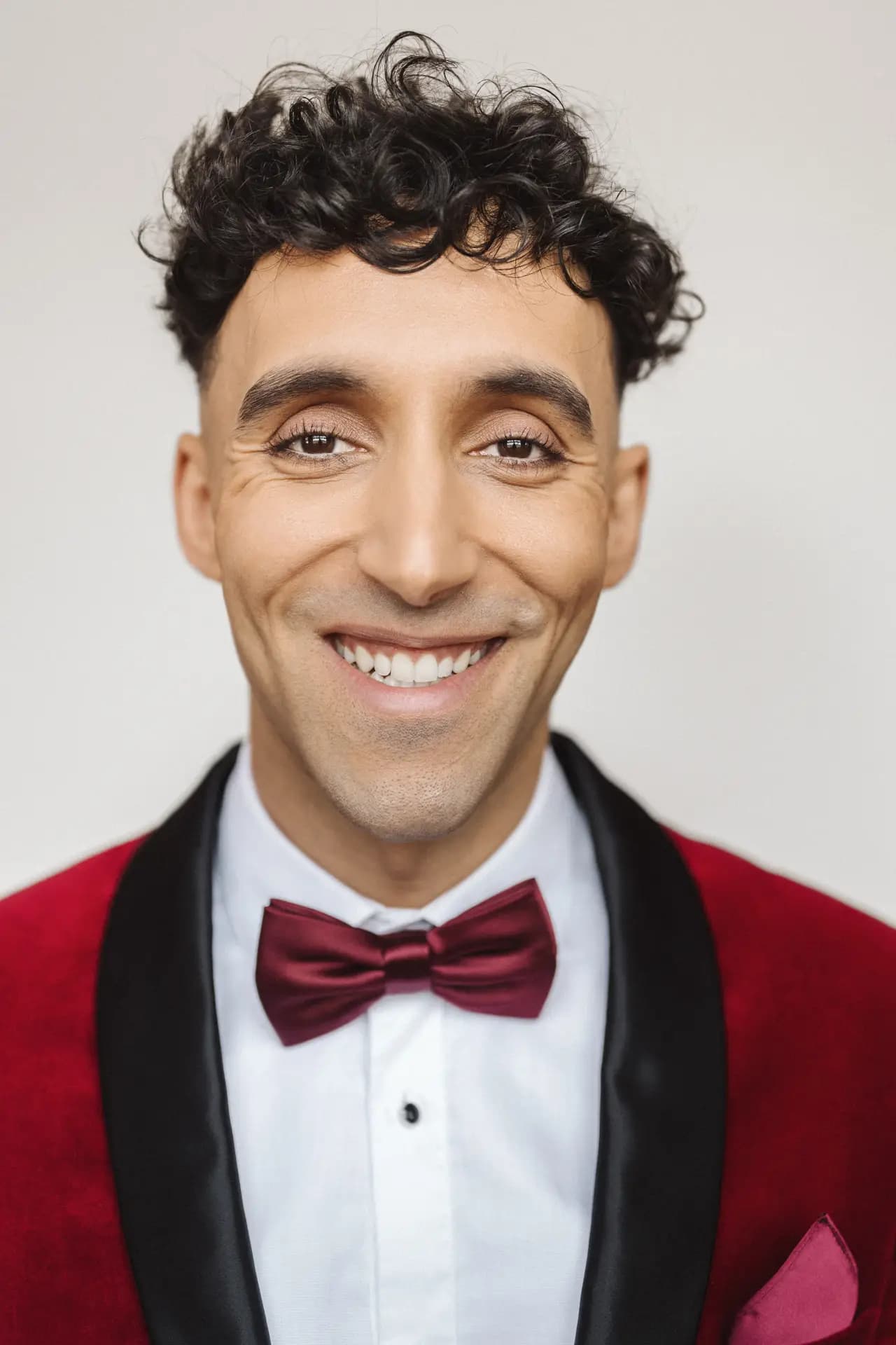 Yassin Trabelsi im Seitenprofil – künstlerische Studiofotografie in Dresden von Carsten Beier