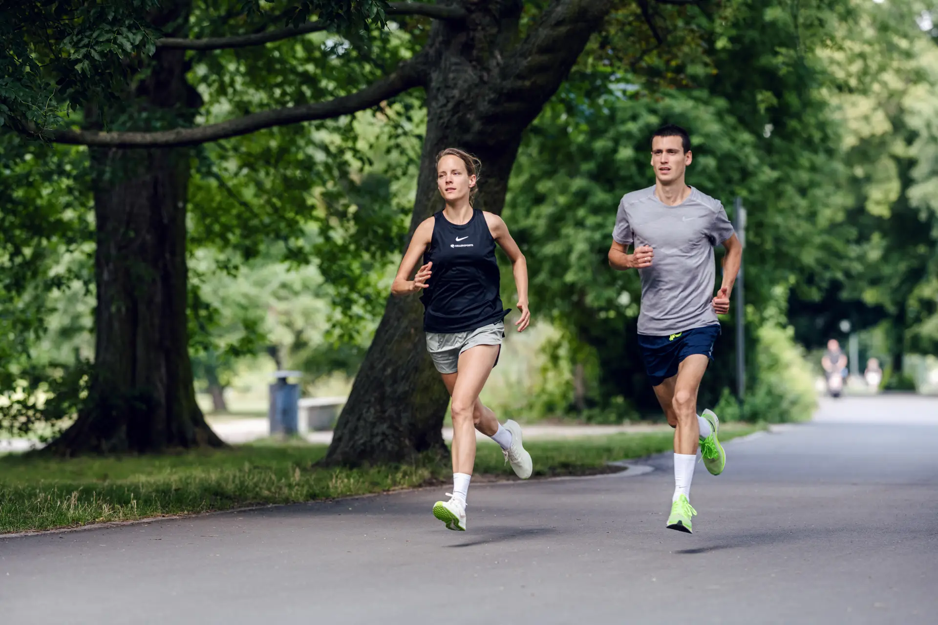 Valentin Pfeil im Nike Outfit beim Langstreckenlauf in Berlin